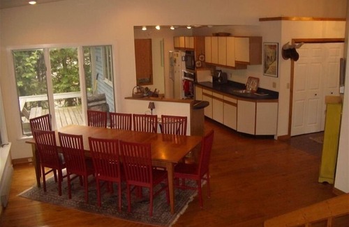 Hillcrest House | 4 Bedroom Village Home Sleeps 8 with Hot Tub & Game Room STR Permit 20-00233