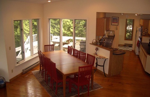 Hillcrest House | 4 Bedroom Village Home Sleeps 8 with Hot Tub & Game Room STR Permit 20-00233