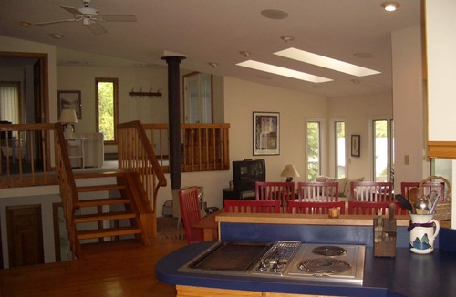 Hillcrest House | 4 Bedroom Village Home Sleeps 8 with Hot Tub & Game Room STR Permit 20-00233