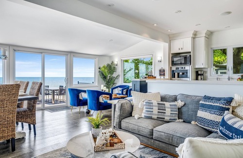 Kingsville House | 4 Bedroom Water's Edge Oasis with Salt Water Pool