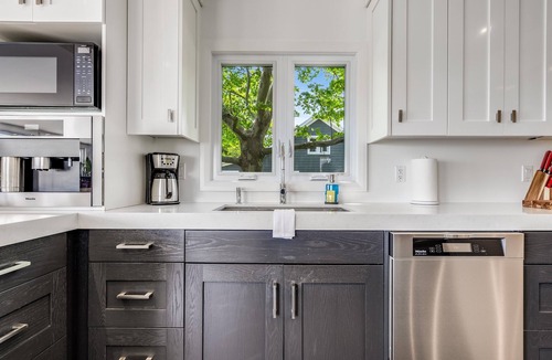Kingsville House | 4 Bedroom Water's Edge Oasis with Salt Water Pool