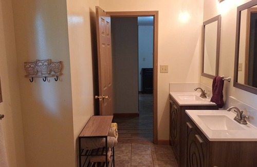 Cadiz Cabin | 4 bedroom waterfront lodge with breathtaking views on Lake Barkley