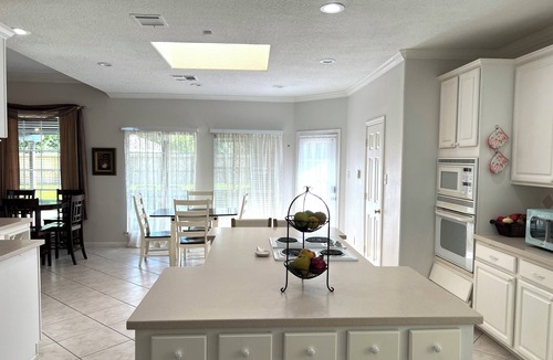 Friendswood House | 4-bedroom with King/Queen/Full Beds Near a Park & Lake
