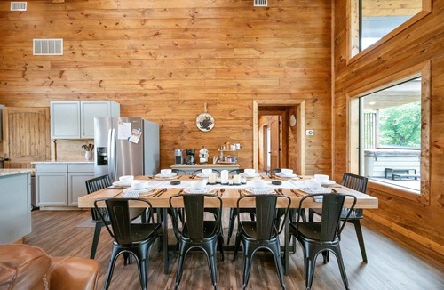 Golden Cabin | 4 Bedrooms | 12 Guest | 3.5 Baths