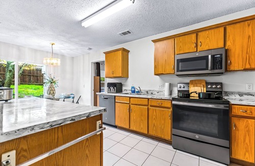 Buckner Terrace - Everglade Park House | 4 bedrooms, 2 bathrooms n