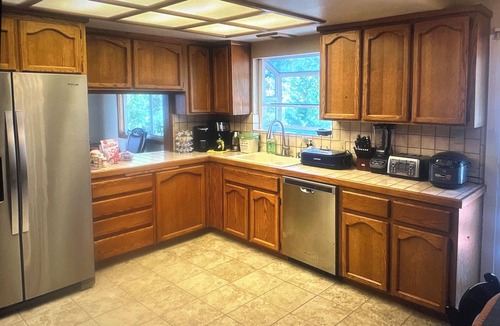 Round Hill Village House | 4 bedrooms , 2 king size mattresses & 4 queen mattresses 3.5 bathrooms 4 parking