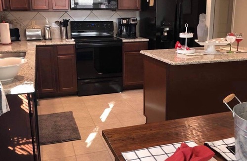 Aubrey House | 4 Bedrooms/2Bath Extremely clean Home Two Years old