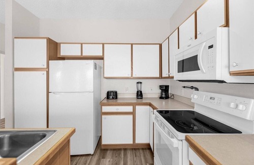 Crescent Lakes House | 4 Bedrooms/3 Bathrooms/Cresent Lakes (5305 CV)
