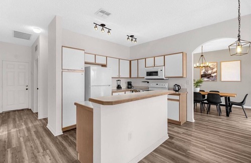 Crescent Lakes House | 4 Bedrooms/3 Bathrooms/Cresent Lakes (5305 CV)