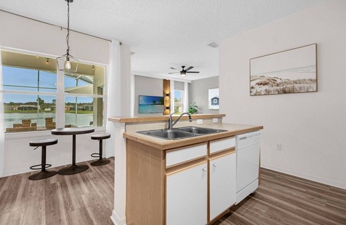 Crescent Lakes House | 4 Bedrooms/3 Bathrooms/Cresent Lakes (5305 CV)
