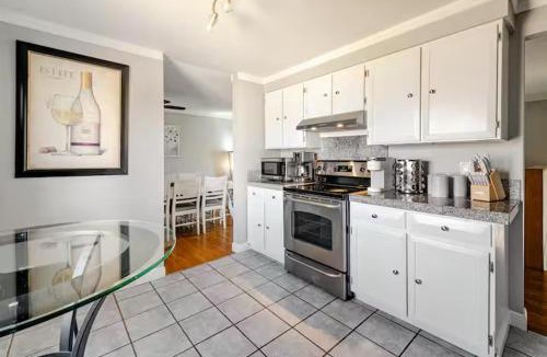 Park East House | 4 Bedrooms and 5 Beds with Game Room Only 5 min Drive to College and Perfect for Family's