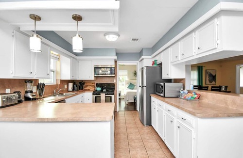 Shenandoah House | 4 bedrooms. Best location in The Woodlands! Pets-Yes. Ask for 30+day stays!