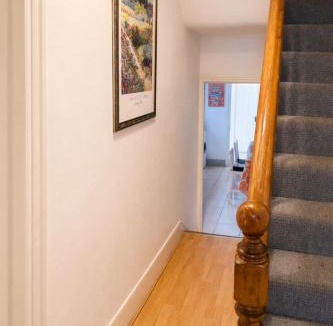 Plumstead House | 4 Bedrooms Entire home Sleeps 20 Free WiFi Close to London