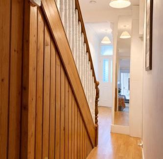 Plumstead House | 4 Bedrooms Entire home Sleeps 20 Free WiFi Close to London