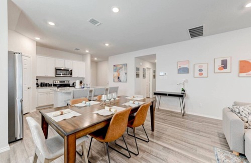 Temple House | 4 Bedrooms in Center of Temple