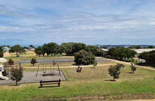 Coronet Bay House | 4 bedrooms, large deck, park views