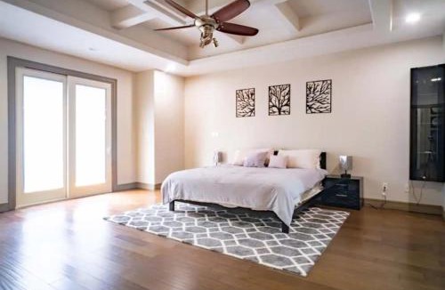 Palmhurst House | 4 Bedrooms Pool Game room Massive Kitchen