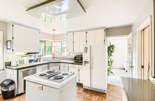 North Gresham House | 4-bedrooms single level, Long term welcome PDX, Edgefield, Gresham Troutdale