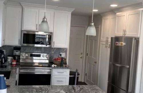 Merriam House | 4 bedrooms, sleeps 8, 13 minutes from downtown KC.
