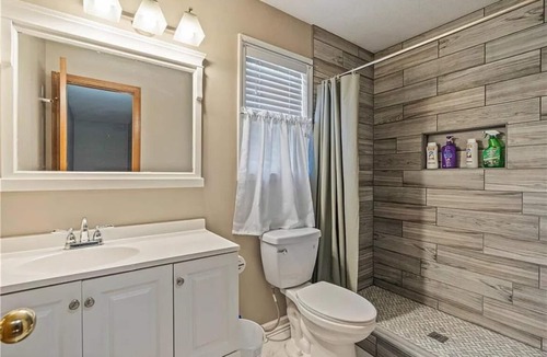 Merriam House | 4 bedrooms, sleeps 8, 13 minutes from downtown KC.