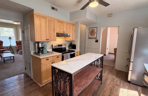 Manitou Springs House | 4 Bedrooms w/En-Suite Baths ~ 2 Blocks to Cog Railway~ Incline~ Large Hot Tub!