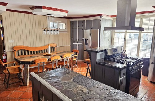 Virgil House | 4 beds 3 bedrooms suits