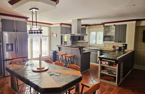 Virgil House | 4 beds 3 bedrooms suits