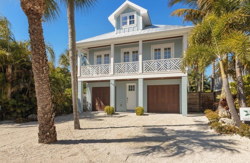 Anna Maria House | 4 Beds 4.5 Bath with Pool 3 Blocks to Beach