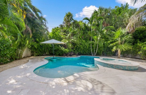 Anna Maria House | 4 Beds 4.5 Bath with Pool 3 Blocks to Beach