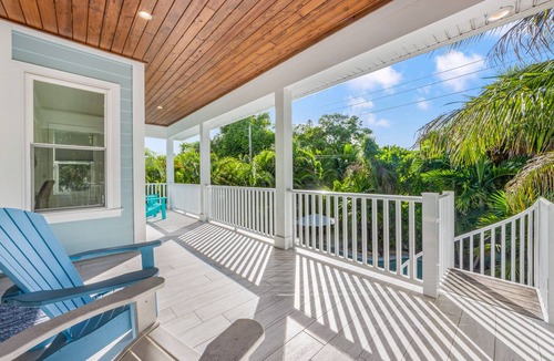 Anna Maria House | 4 Beds 4.5 Bath with Pool 3 Blocks to Beach
