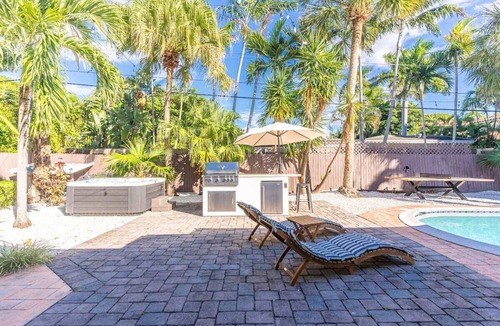 Harbor Beach House | 4 Beds+Bath Beach→4mins Heated Pool