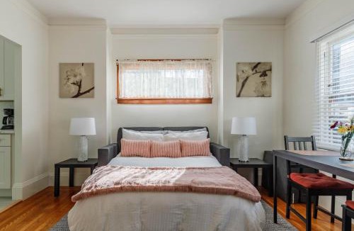 Poets Corner Apartment | 4 - Berkeley Private Apartment with Parking & Laundry