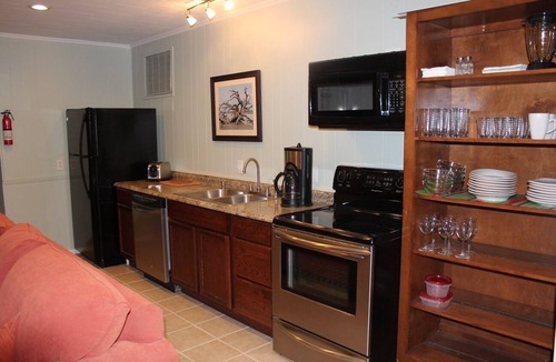 St. Marys Cottage | 4 Blocks From Waterfront & Downtown Dining - Pet/Pup Friendly + 2 Adult Bikes