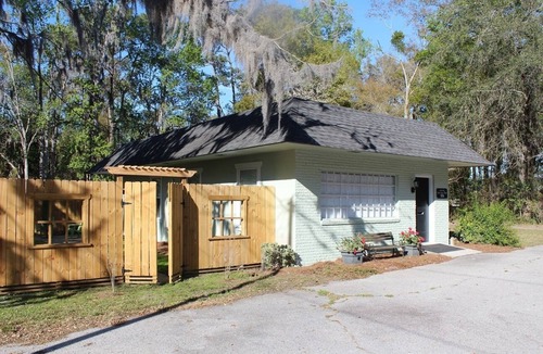 St. Marys Cottage | 4 Blocks From Waterfront & Downtown Dining - Pet/Pup Friendly + 2 Adult Bikes