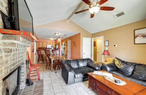 Central Arlington House | 4 Blocks to AT&T Stadium: 'Entertainment Central!'