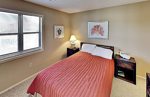 Myrtle Beach Cottage | 4 Blocks to the Beach Sunny Cottage Outdoor Pool