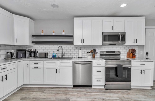 Ocala House | 4 BR/2 BA, Private HEATED Pool, Split Floor Plan, 2 King Beds, Yard, 2218 SQ FT!
