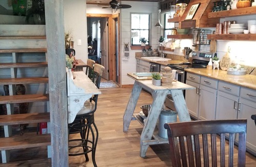 Blanco House | 4 Br 2B ,Water veiw w/fountain Pond House close to Wineries & Brewers