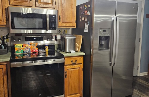 Pembroke House | 4 br/2full bath. Always flexible check-in, with late check-out.nHOT TUB