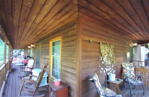 Pembroke House | 4 br/2full bath. Always flexible check-in, with late check-out.nHOT TUB