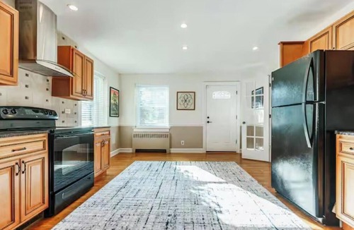 Springfield House | 4 BR 3 BA - EV Charger - Garage & Driveway Parking