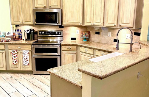 North San Antonio - SAT House | 4 BR ~ 3 BTH— 2 Masters with Ensuite