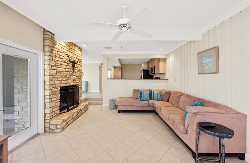 Lakeway Condo | 4 br 4ba Lake Travis, Austin, Lakeway and the Hills area condo available.