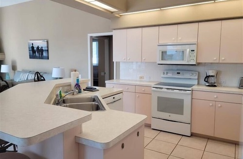 Saint Armands Key House | 4 BR canal home Sleeps 8 by FVC