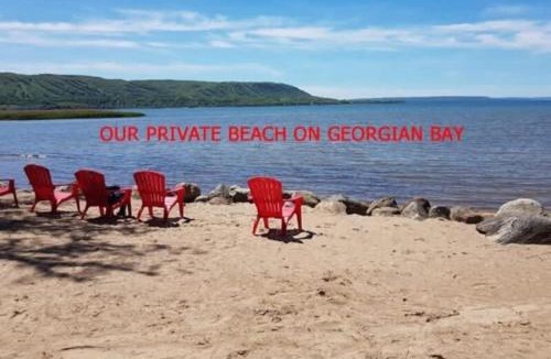 The Blue Mountains House | 4 BR Cottage at Tyrolean Private Beach Access