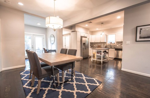 Tobin Hill House | 4 BR Cottage+ Bonus 1BR Casita+ Putting Green in heart of SA, near attractions!