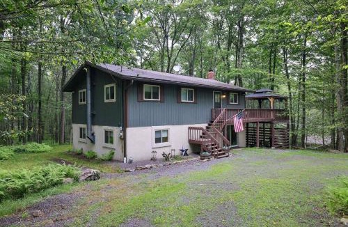 Tobyhanna House | 4 Br Cozy Cabin Sleeps 8 Pool Table Arcade Beach