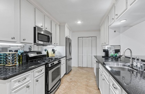 Braeswood Place House | 4 BR home 2 mins to NRG, 5 mins Med Center