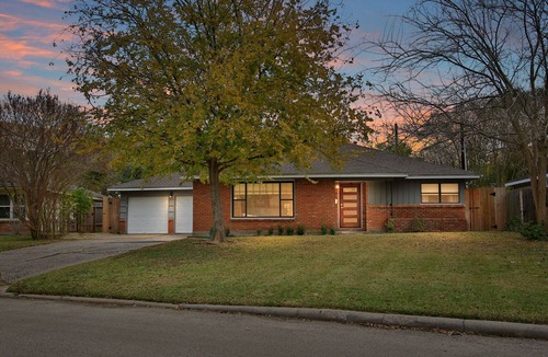 Braeswood Place House | 4 BR home 2 mins to NRG, 5 mins Med Center
