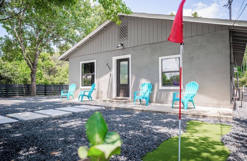 Southside House | 4 BR home in the Historical Mission Concepcion area & across from golf course!